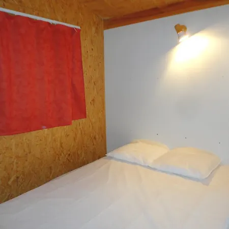 Camping La Cascade 木屋