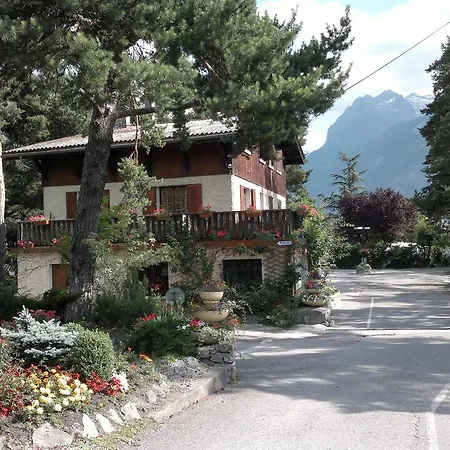 Camping La Cascade * Le Bourg-dʼOisans