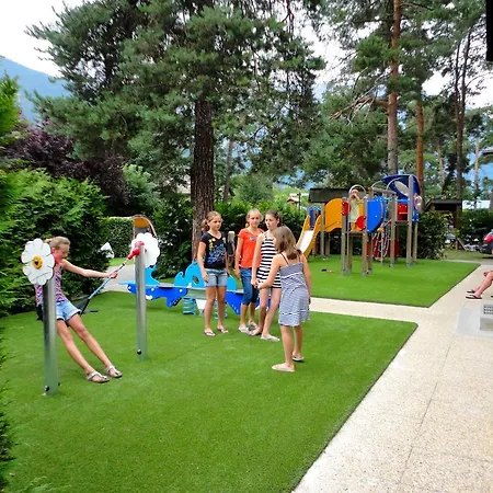 木屋 Camping La Cascade Le Bourg-dʼOisans